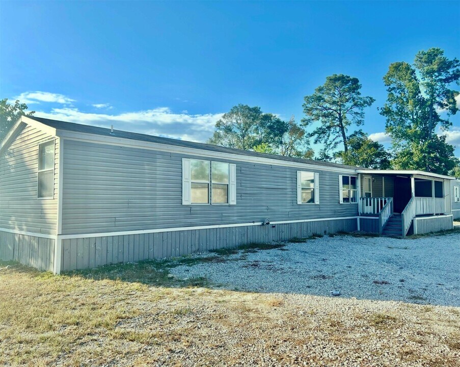 21392 Ruth Dr in New Caney, TX - Building Photo