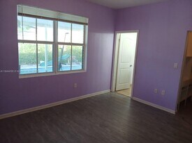 22525 SW 111th Ave in Miami, FL - Building Photo