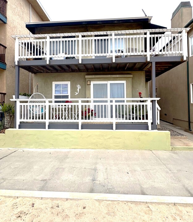 1203 Seal Way, Unit A in Seal Beach, CA - Building Photo