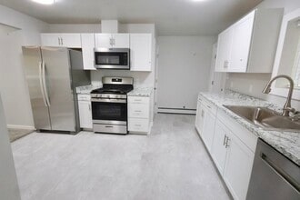 758 17th Ave in Fairbanks, AK - Building Photo - Building Photo