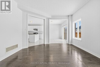 943 Larter St in Innisfil, ON - Building Photo - Building Photo