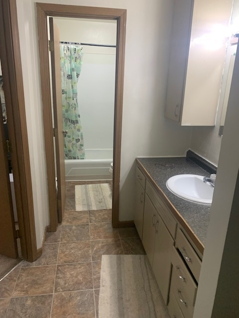 419 10th Ave, Unit 2 in Coralville, IA - Building Photo - Building Photo