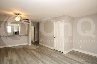 2807 E Paradise Ln in Phoenix, AZ - Foto de edificio - Building Photo