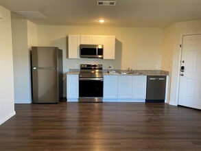2203 Henry St in Greenville, TX - Building Photo - Building Photo
