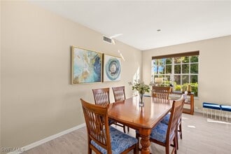 24360 Sandpiper Isle Way in Bonita Springs, FL - Foto de edificio - Building Photo