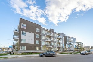 33 Carringham Gate NW in Calgary, AB - Building Photo