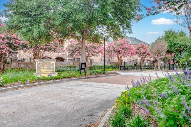 property at 28 Versante Ct