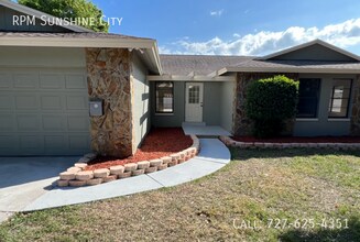 4310 Columbus Way S in St. Petersburg, FL - Building Photo - Building Photo