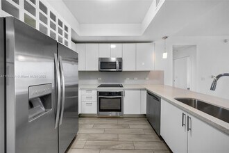 999 SW 1st Ave, Unit 3111 in Miami, FL - Building Photo - Building Photo