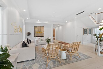 5 Coconut Ln in Key Biscayne, FL - Building Photo - Building Photo