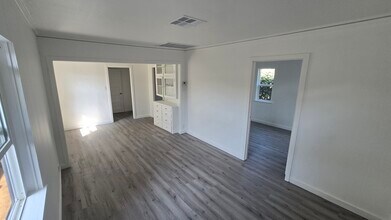 77 S Parkwood Ave in Pasadena, CA - Foto de edificio - Building Photo