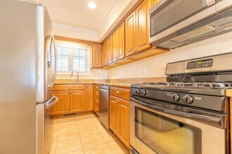 330 Crystal Ave in New London, CT - Building Photo - Building Photo