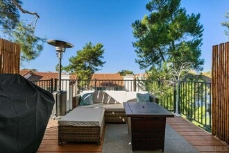 3086 Corte Trabuco in Carlsbad, CA - Foto de edificio - Building Photo