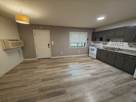 237 Main St in Brandenburg, KY - Building Photo