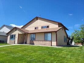 112 Palmer Dr in Dayton, NV - Building Photo