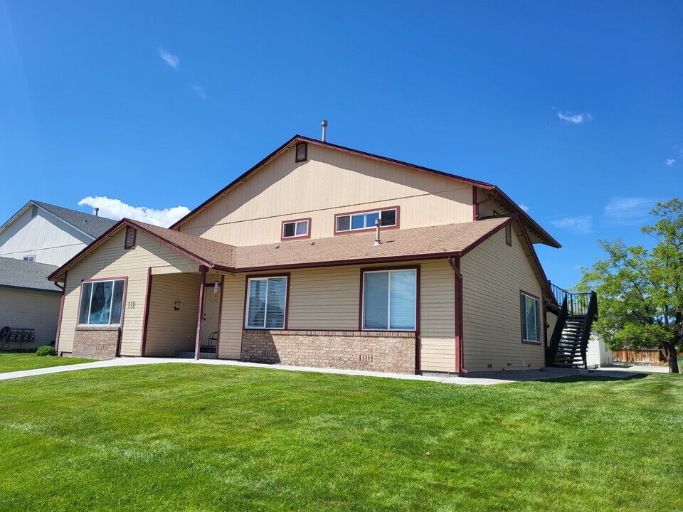 112 Palmer Dr in Dayton, NV - Building Photo