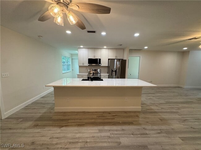 221 18th Ave NW in Naples, FL - Building Photo - Building Photo