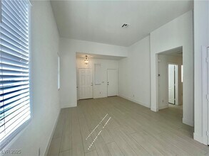 10748 Tuscan Ct in Las Vegas, NV - Building Photo - Building Photo