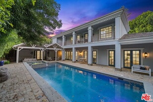 4923 Amigo Ave in Los Angeles, CA - Building Photo