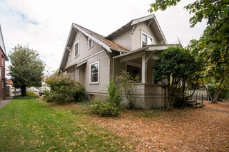 421 SW 5th St in Corvallis, OR - Building Photo - Building Photo