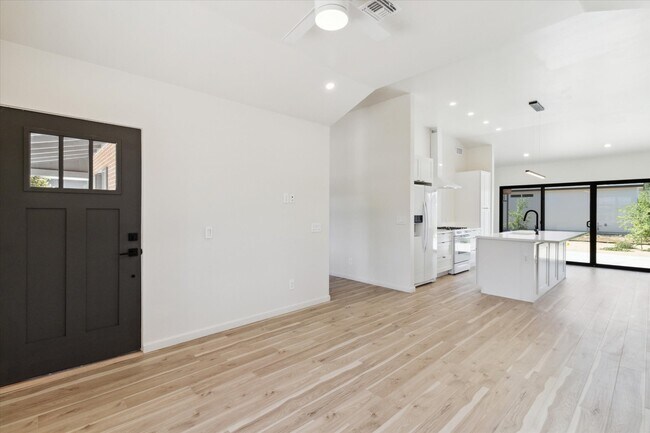 347 W Roma Ave in Phoenix, AZ - Building Photo - Building Photo