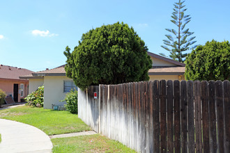 1040 N Shattuck Pl in Orange, CA - Building Photo - Building Photo