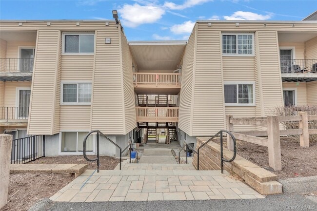 property at 618 Fox Run Ln