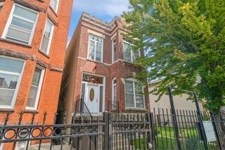 2420 W Polk St in Chicago, IL - Building Photo