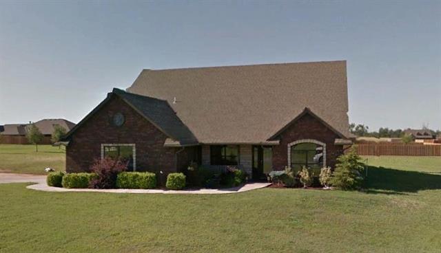 105 NE Sunset Dr in Elgin, OK - Building Photo