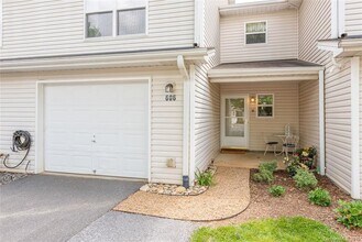 606 Olde Covington Way in Arden, NC - Foto de edificio - Building Photo