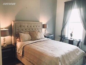 7 W 82nd St-Unit -: 3B in New York, NY - Building Photo - Building Photo