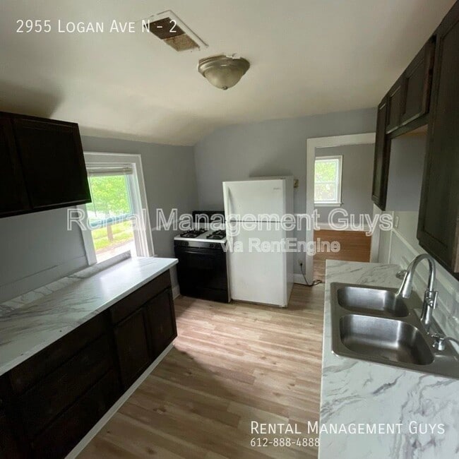 2955 N Logan Ave