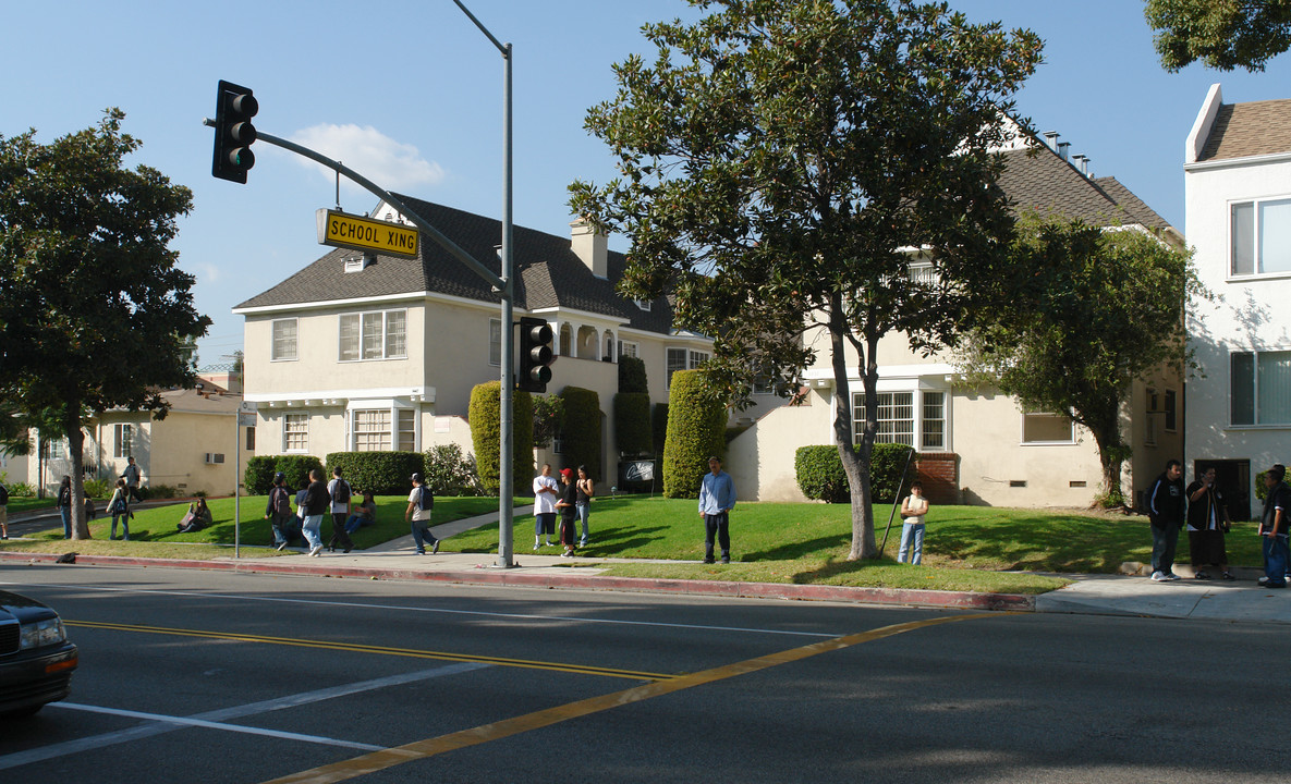 1447 E Broadway in Glendale, CA - Building Photo