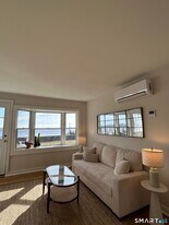 17 Hancox St in Stonington, CT - Building Photo