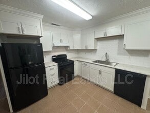 5804 Sheldon Ct in Atlanta, GA - Building Photo - Building Photo
