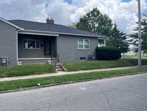 652 Woodbury Ave in Columbus, OH - Building Photo - Building Photo
