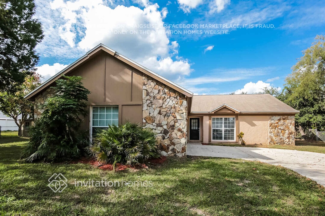 821 Sunridge Point Dr in Seffner, FL - Building Photo