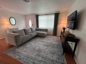 1744 10th St SW in Largo, FL - Building Photo