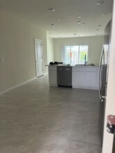 2742 Fetching Trl in Davenport, FL - Foto de edificio - Building Photo