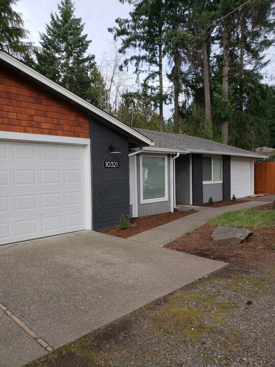 10321 146th St E in South Hill, WA - Foto de edificio