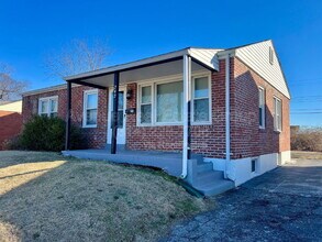 242 Emerling Dr in St. Louis, MO - Building Photo - Building Photo