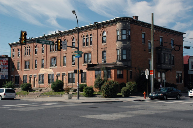 1586-1598 N 52nd St in Philadelphia, PA - Building Photo - Building Photo