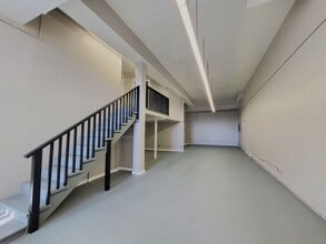 2044 International Blvd - Sunny Studios in Oakland, CA - Building Photo - Interior Photo