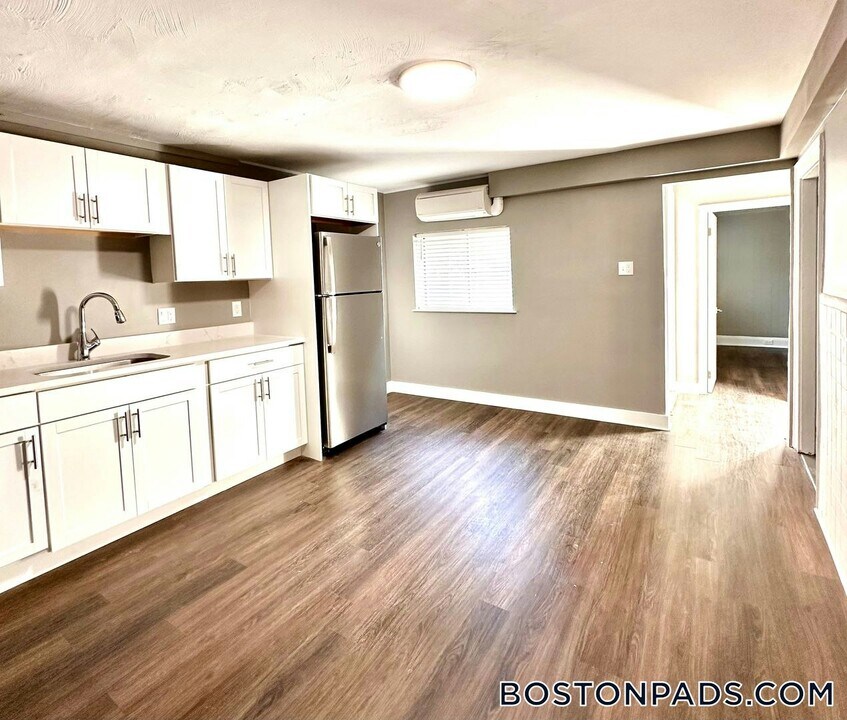 44 Morris St in Boston, MA - Building Photo