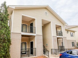 1101 Molly Barr Rd in Oxford, MS - Building Photo