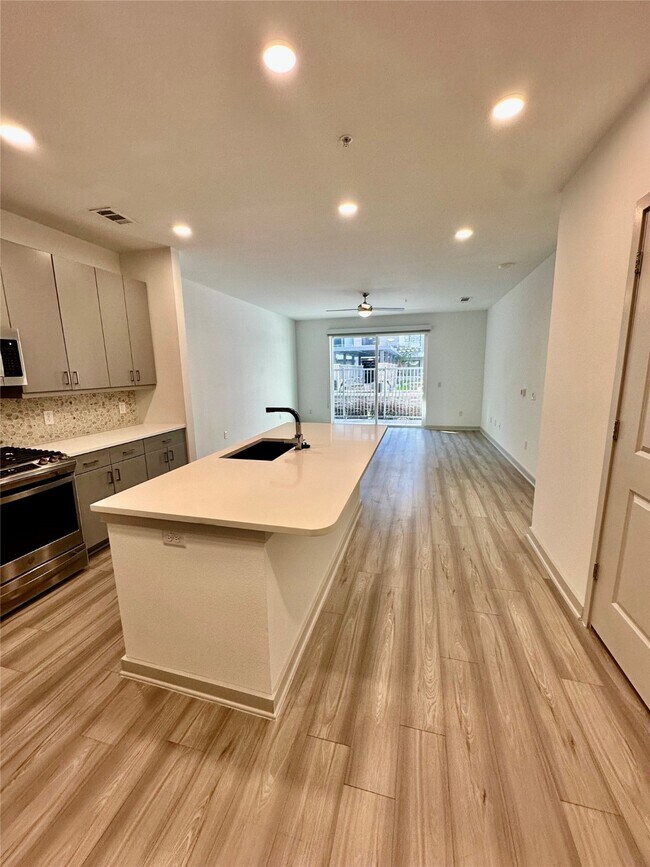 property at 3636 W Dallas St