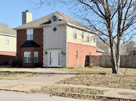 884 N Meadowlands Dr in Fayetteville, AR - Building Photo