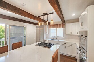 209 San Miguel Rd in Pasadena, CA - Building Photo - Building Photo