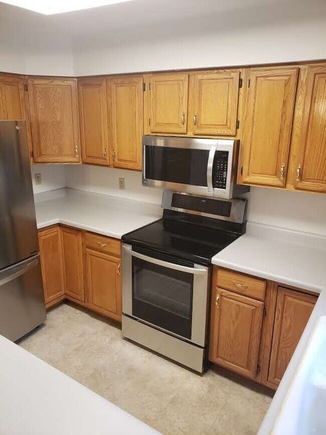 5699 Wilshire Dr in Fitchburg, WI - Building Photo - Building Photo