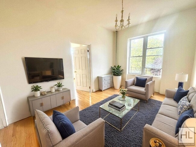 GRANT AVENUE, Unit #5